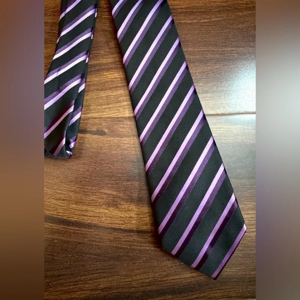 ❄️END of SEASON SALE❄️BERGAMO New York Sophisticated Black and Purple Repp Tie